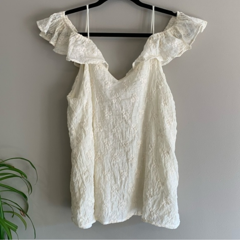 RO & DECream/Ivory Floral Ruffle Blouse